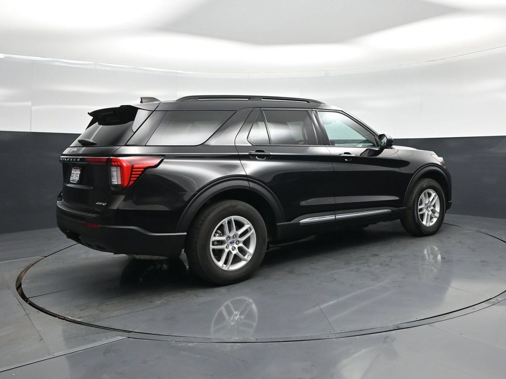 Used 2025 Ford Explorer Active AWD/4WD image 27