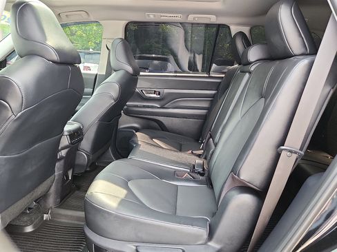 Used 2026 Toyota Grand Highlander AWD Hybrid image 10