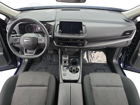 Certified 2025 Nissan Rogue SV image 9