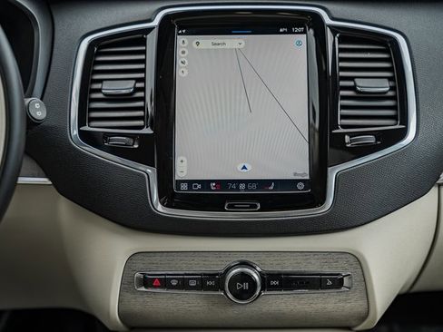 Used 2024 Volvo XC90 B6 Plus image 22