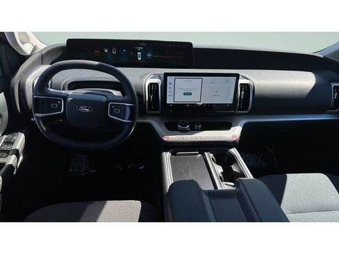 Certified 2025 Ford Expedition Active AWD/4WD image 4