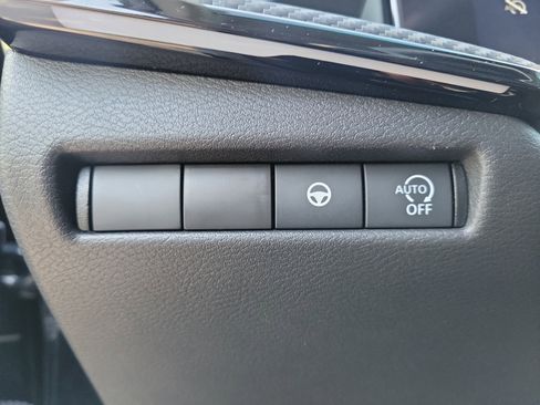 Certified 2025 Nissan Kicks SR FWD image 31