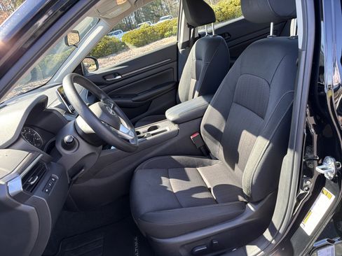 Used 2025 Nissan Altima 2.5 SV image 9