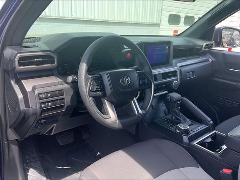 Used 2025 Toyota Tacoma TRD Off-Road image 18