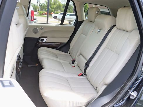 Used 2017 Land Rover Range Rover HSE image 29