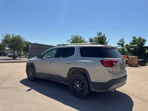 Used 2017 GMC Acadia SLT FWD image 3