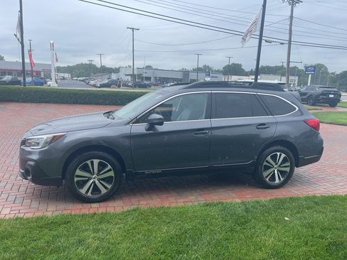 Used 2019 Subaru Outback 2.5i Limited AWD/4WD image 11