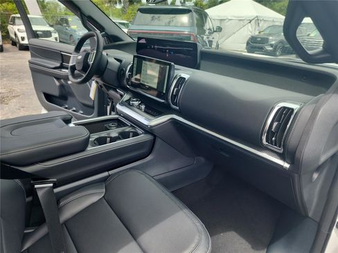 New 2026 Ford Expedition Max Platinum image 31