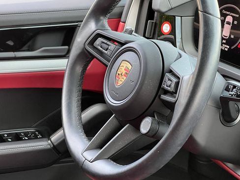 Certified 2024 Porsche Cayenne S AWD/4WD image 36
