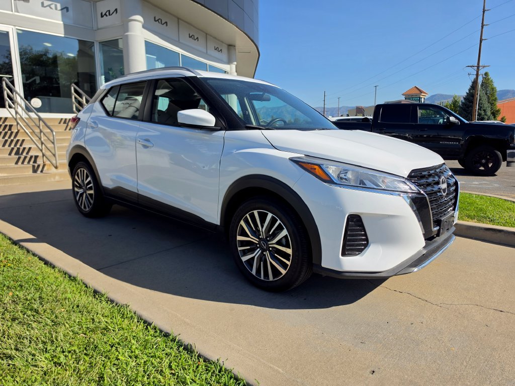 Used 2023 Nissan Kicks SV FWD image 3