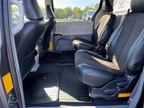 Used 2011 Toyota Sienna SE w/ Preferred Pkg FWD image 36