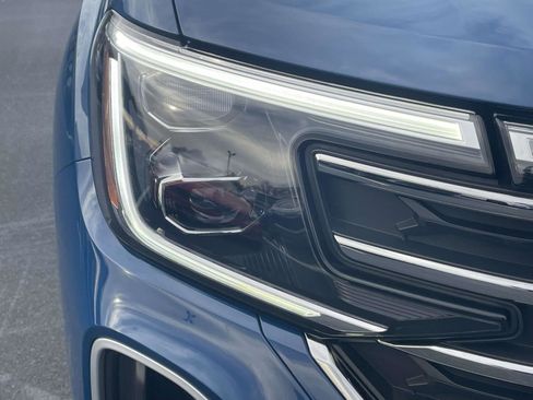 Certified 2025 Volkswagen Atlas SE w/ Panoramic Sunroof Package image 3