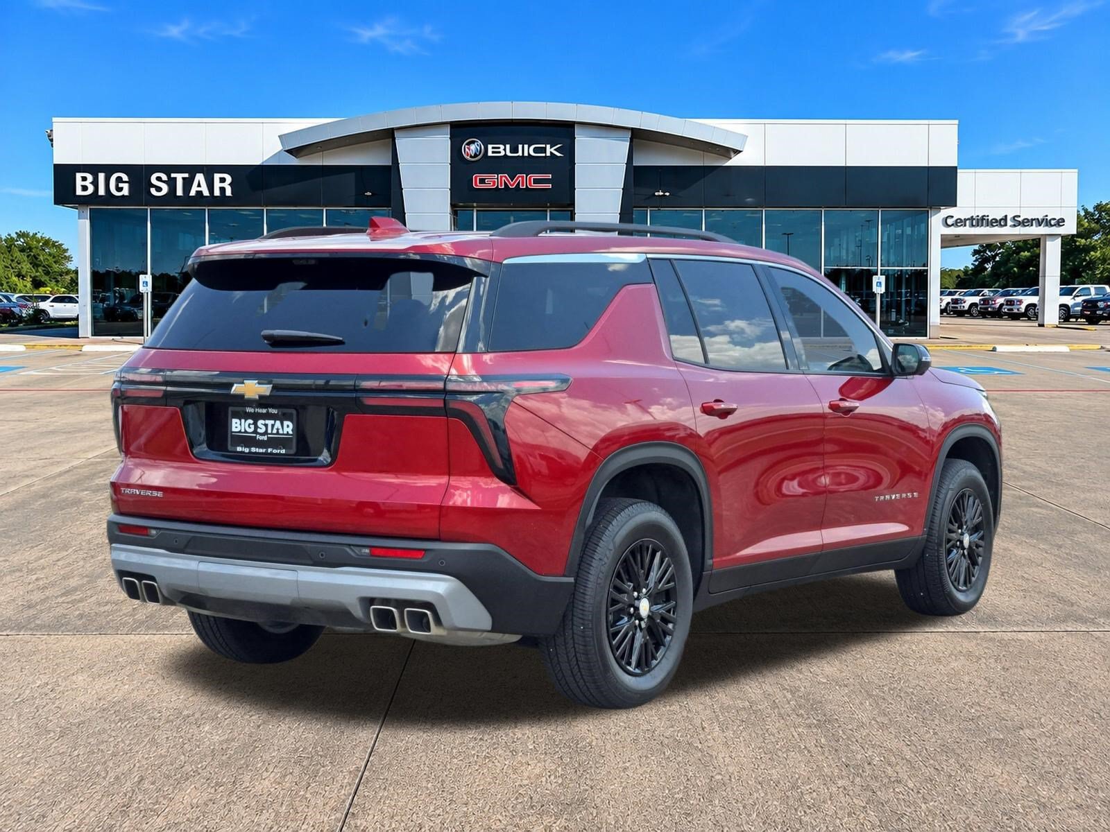 Used 2026 Chevrolet Traverse LT w/ Driver Confidence Package FWD image 3