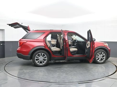 Used 2021 Ford Explorer Limited w/ Equipment Group 301A AWD/4WD image 55