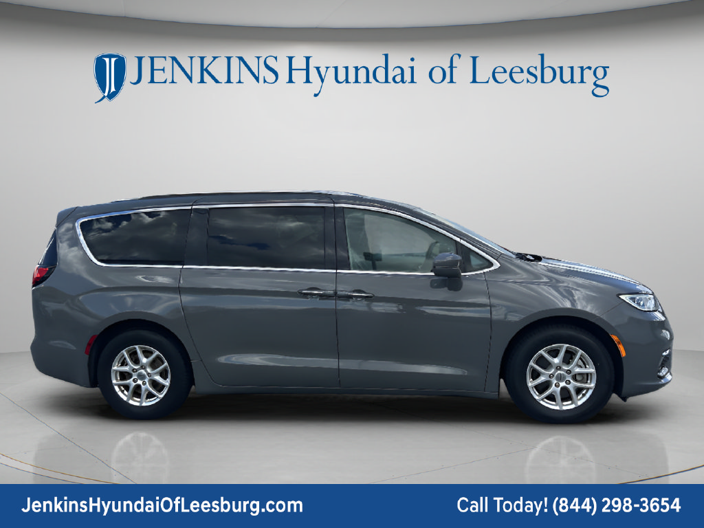 Used 2021 Chrysler Pacifica Touring-L FWD image 3