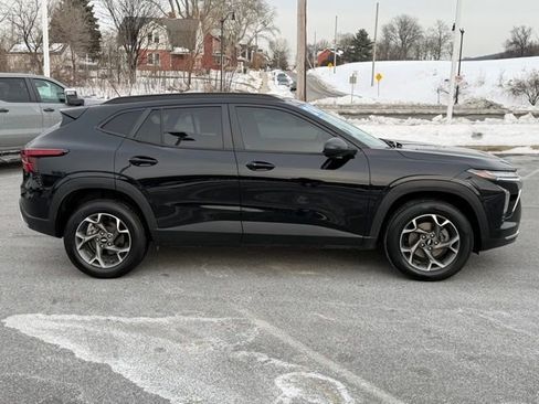 Certified 2024 Chevrolet Trax LT w/ Driver Confidence Package image 15