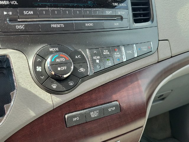 Used 2014 Toyota Sienna XLE FWD image 23