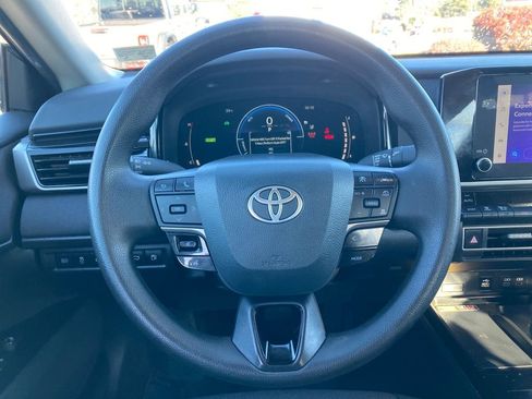 Used 2025 Toyota Camry LE FWD image 17