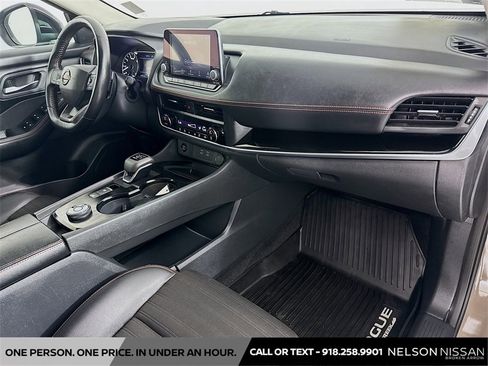 Certified 2025 Nissan Rogue SV image 28