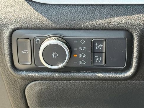 Used 2023 Ford Explorer XLT w/ Equipment Group 202A AWD/4WD image 22