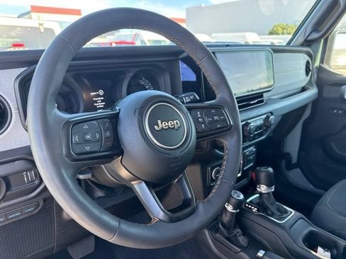 Used 2024 Jeep Wrangler Unlimited w/ Convenience Group AWD/4WD image 10