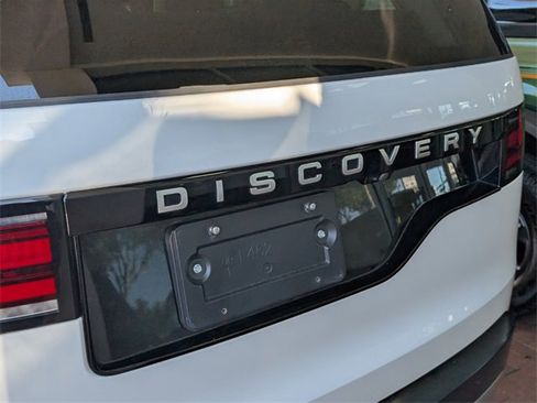 Used 2024 Land Rover Discovery S image 9