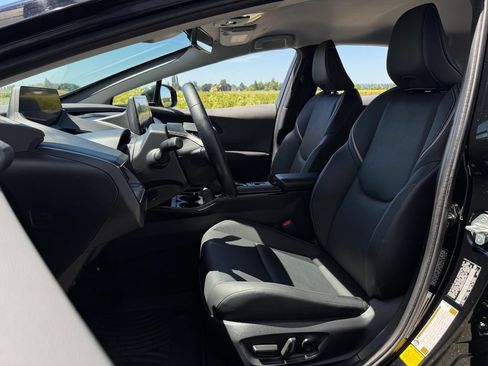 Certified 2025 Toyota Prius XLE AWD/4WD image 9