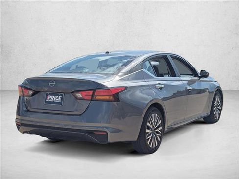 Used 2025 Nissan Altima 2.5 SV image 5