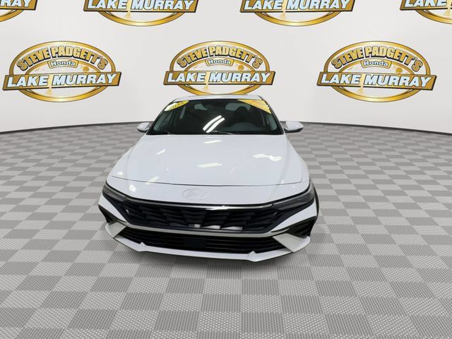 Used 2025 Hyundai Elantra Limited FWD image 7