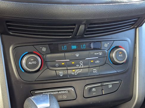 Used 2017 Ford Escape SE FWD image 19