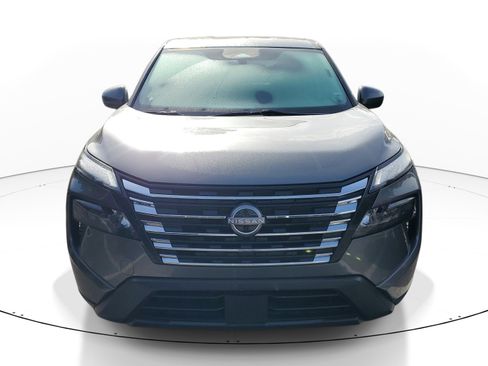 Used 2024 Nissan Rogue SV image 2