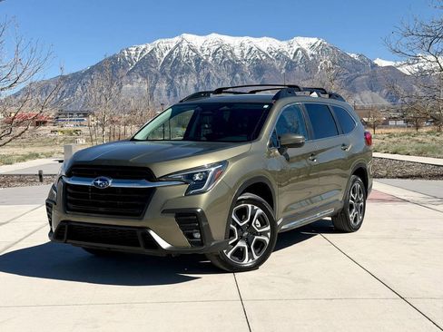 Used 2023 Subaru Ascent Limited image 1