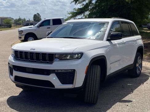 New 2026 Jeep Grand Cherokee Limited w/ Luxury Tech Group II RWD image 33