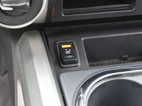 Used 2021 Nissan Titan SV w/ SV Convenience Package image 19