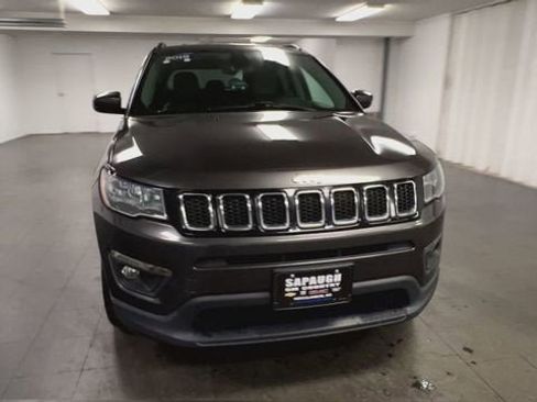 Used 2019 Jeep Compass Latitude w/ Popular Equipment Group AWD/4WD image 3
