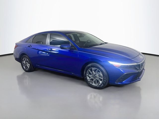 Used 2025 Hyundai Elantra Hybrid FWD image 23
