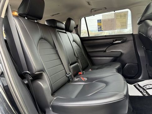 Used 2021 Toyota Highlander XLE image 46