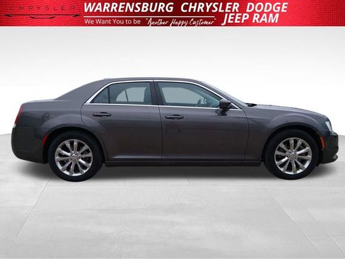 Used 2015 Chrysler 300 Limited w/ Driver Convenience Group image 2