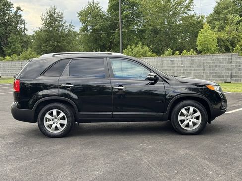 Used 2013 Kia Sorento LX w/ Convenience Pkg FWD image 4