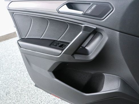 Used 2023 Volkswagen Tiguan SE FWD image 21