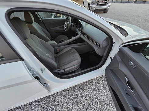 Used 2022 Hyundai Elantra SEL image 30