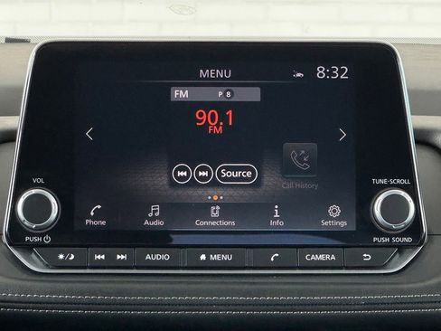 Used 2025 Nissan Rogue SV FWD image 27