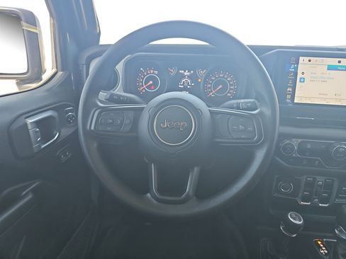 Used 2025 Jeep Gladiator Sport AWD/4WD image 13
