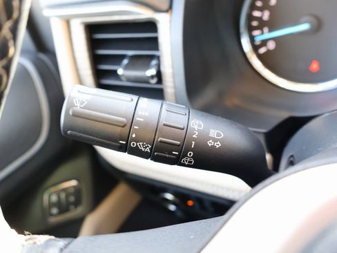 Used 2024 Ford Expedition Limited RWD image 9