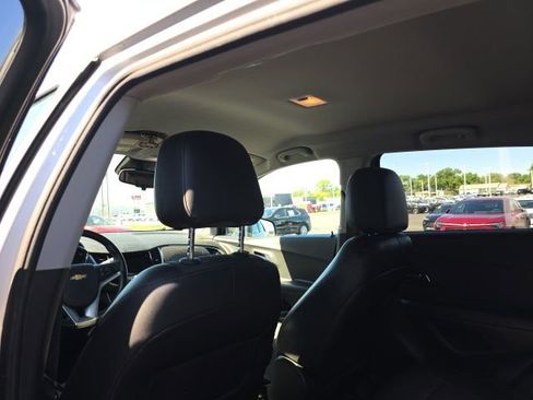 Certified 2019 Chevrolet Trax LT w/ LT Convenience Package FWD image 11
