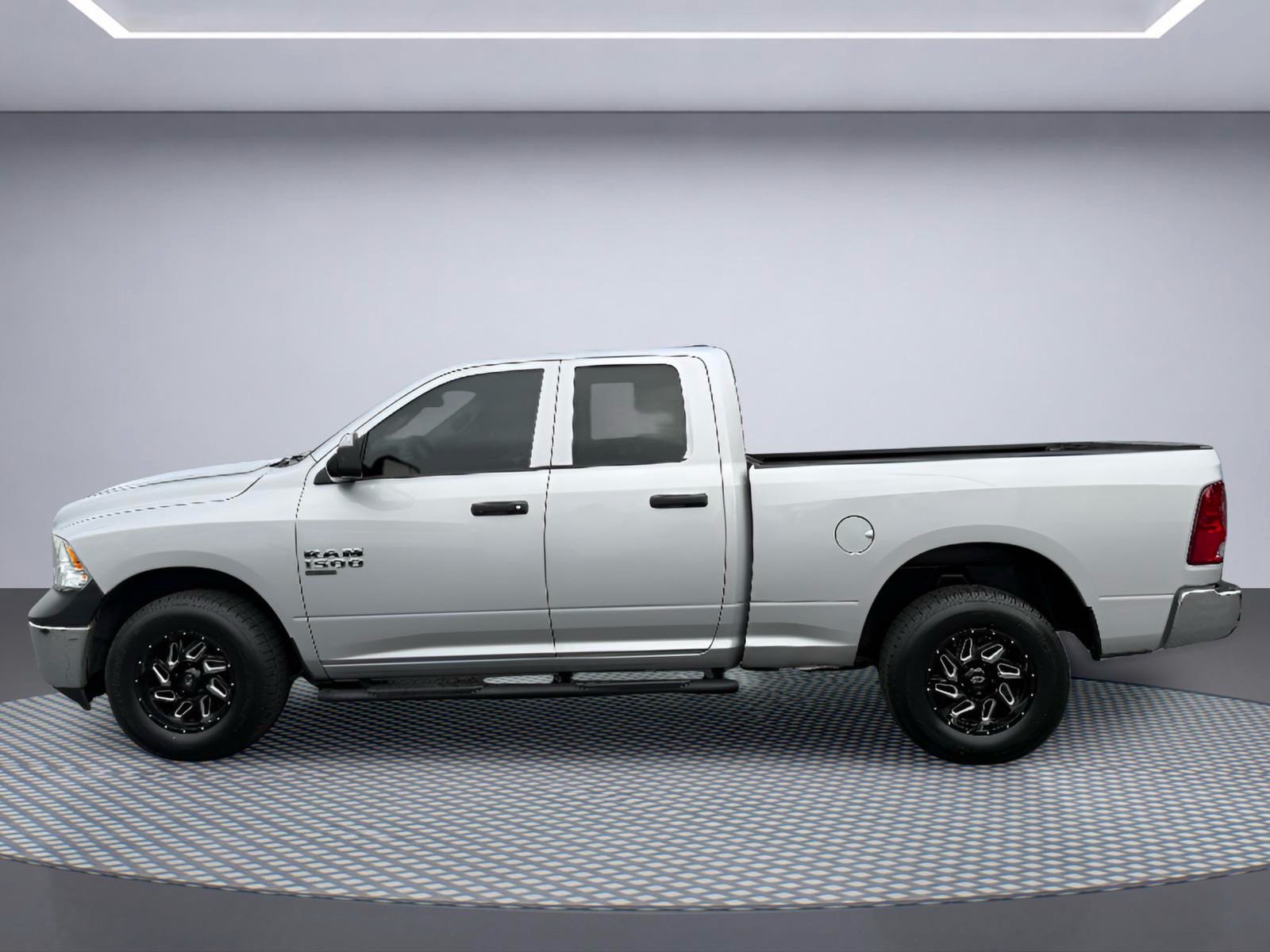 Used 2019 RAM 1500 Express AWD/4WD image 3
