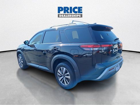 Used 2025 Nissan Pathfinder SL AWD/4WD image 8