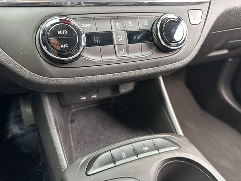 Used 2025 Buick Envista Preferred image 47