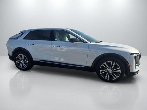 Used 2024 Cadillac Lyriq Luxury AWD/4WD image 5