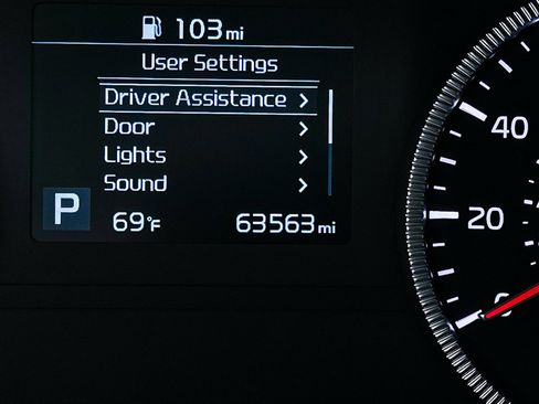 Used 2022 Kia Telluride LX image 37